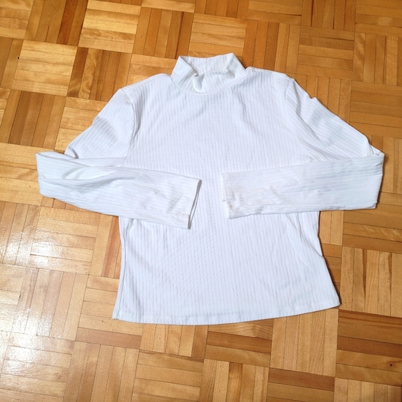 Beatiful dress and women top . - Picture 9 of 10